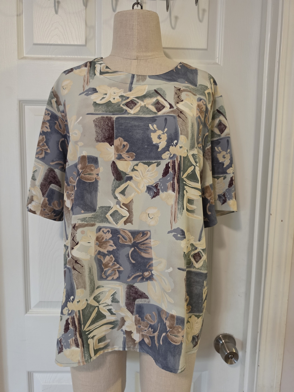 Abstract Floral Box Print Short Sleeve Blouse - Soft Blue & Cream Size XL